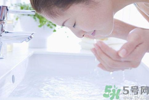 洗臉用冷水還是熱水好？用冷水洗臉好不好？