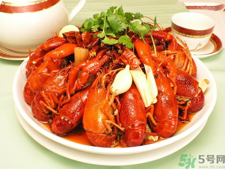 吃海鮮能喝啤酒嗎？吃海鮮為什么不能喝啤酒？
