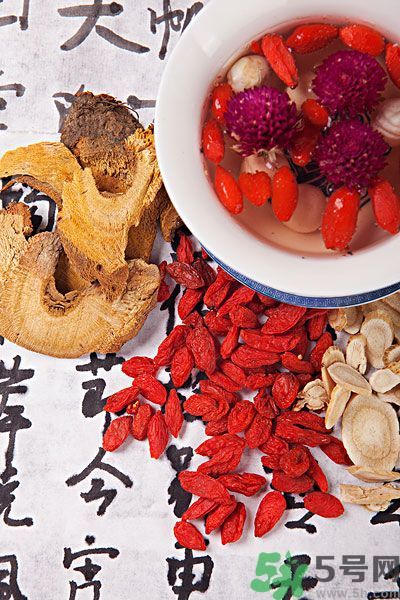 枸杞可以長時(shí)間燉煮嗎？枸杞有什么功效？