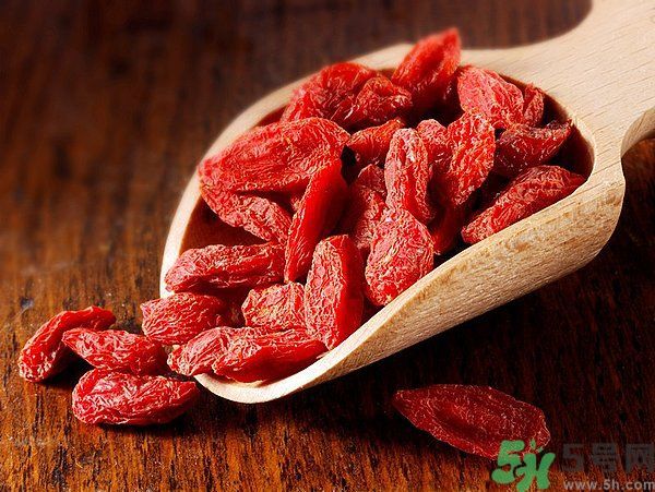 枸杞可以長時(shí)間燉煮嗎？枸杞有什么功效？