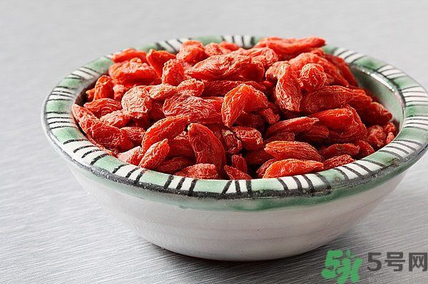 枸杞可以長時(shí)間燉煮嗎？枸杞有什么功效？