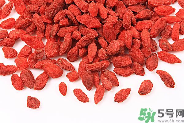枸杞可以長時(shí)間燉煮嗎？枸杞有什么功效？