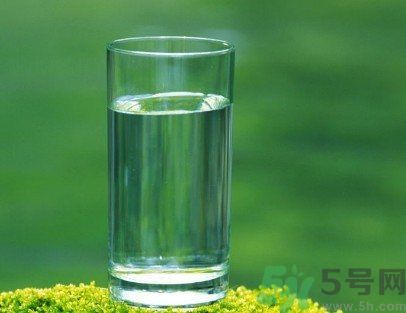 白開水隔幾天還能喝嗎？喝白開水要注意什么？