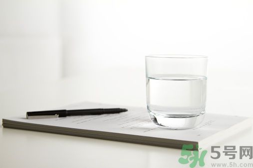 白開水隔幾天還能喝嗎？喝白開水要注意什么？