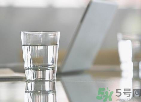白開水隔幾天還能喝嗎？喝白開水要注意什么？