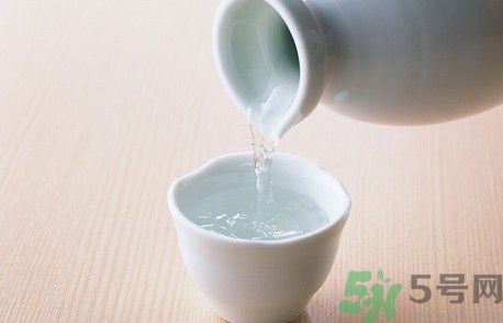 白酒能代替料酒做菜嗎？白酒可以用來做菜嗎？