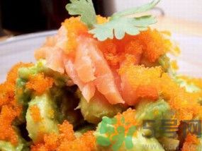 燻鮭魚(yú)沙拉怎么做？燻鮭魚(yú)沙拉的做法？