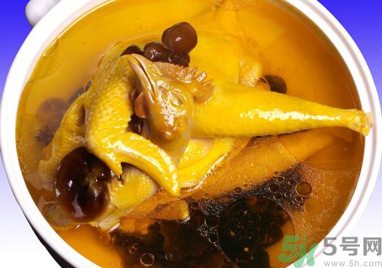 燉雞湯怎么去腥？燉雞湯很腥要怎做才好？