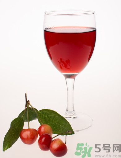 櫻桃泡酒能治療痛風(fēng)嗎？櫻桃泡酒能喝嗎？