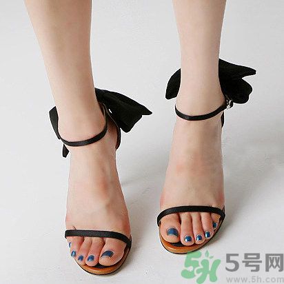 腳心長水泡是怎么回事？腳心長水泡怎么辦？