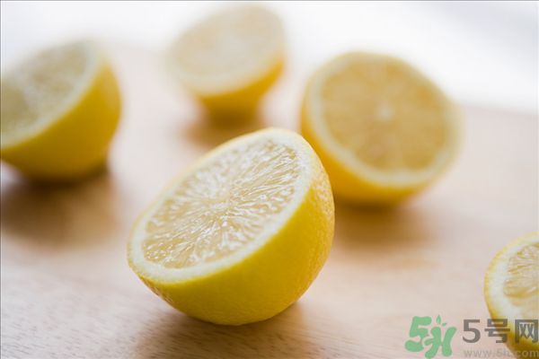 檸檬汁蛋清面粉做面膜能祛斑嗎？檸檬汁蛋清面粉能做面膜嗎？