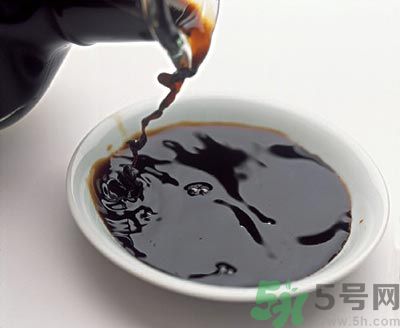 炒菜用白醋還是米醋好？白醋可以用來炒菜嗎？