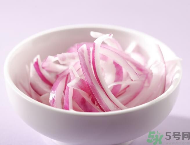 洋蔥可以生吃嗎？洋蔥生吃有什么好處？