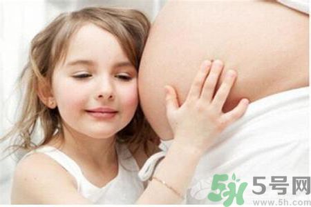 9歲女孩擬二胎合同維權(quán)是怎么回事？父母生二胎要怎樣和孩子溝通？