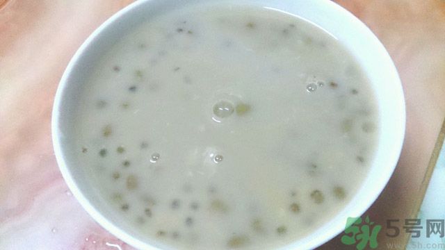 紅色的綠豆湯能喝嗎？綠豆湯變紅還能喝嗎？