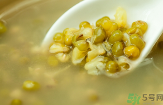 皮膚過(guò)敏能吃綠豆嗎？皮膚過(guò)敏能不能喝綠豆湯？