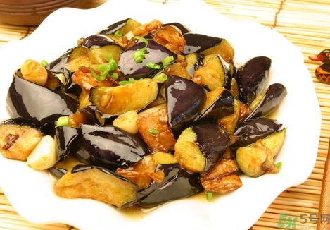 如何炒茄子不變色呢？怎么炒茄子才能不變色？