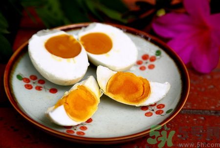 吃咸鴨蛋會(huì)上火嗎？吃咸鴨蛋可以降火嗎？