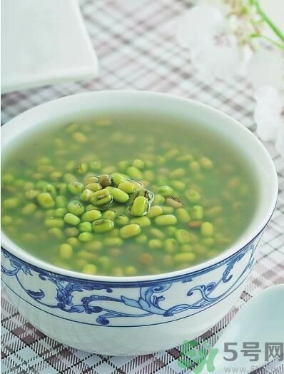 菊花晶能喝綠豆湯一起喝嗎？菊花晶和綠豆湯可以一起喝嗎？