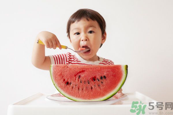西瓜放冰箱可以放幾天？西瓜放冰箱隔夜能吃嗎？