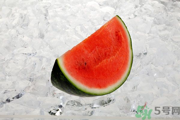 西瓜放冰箱可以放幾天？西瓜放冰箱隔夜能吃嗎？