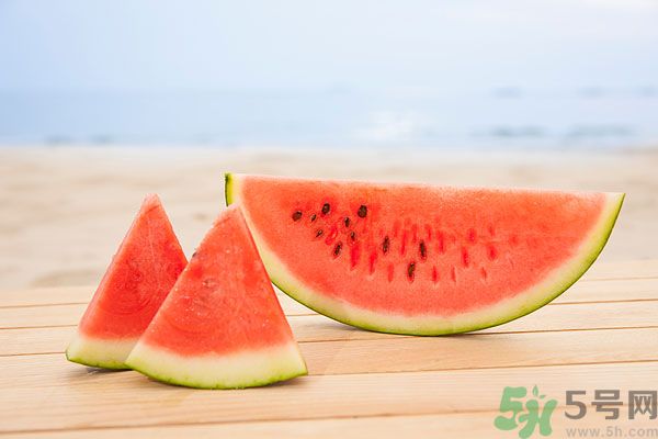 衣服上的西瓜汁怎么洗掉？怎么洗掉西瓜汁？