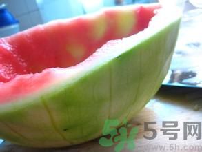 西瓜皮能敷臉嗎？怎么用西瓜皮敷臉？
