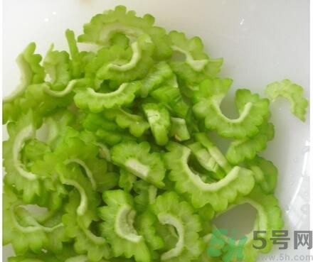苦瓜和皮蛋一起吃能降火嗎？苦瓜能和皮蛋一起吃嗎？