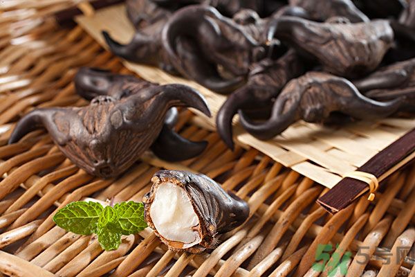 菱角汁染色怎么辦？菱角汁怎么洗掉？