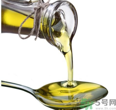 橄欖油夏天要放冰箱嗎？橄欖油可以放冰箱嗎？