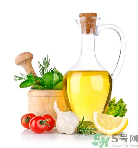 夏天吃橄欖油好還是調和油好？夏天吃橄欖油好嗎？