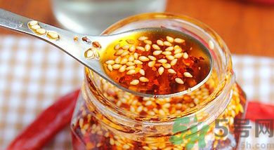 夏天辣椒油要放冰箱嗎？辣椒油可以放冰箱嗎？
