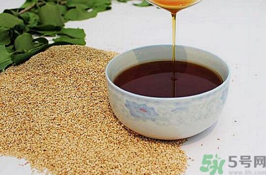 夏天小磨油要不要放冰箱？小磨油可不可以放冰箱？