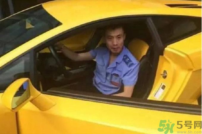 開蘭博基尼上下班的人是誰？開蘭博基尼上下班開的是哪輛公交車？