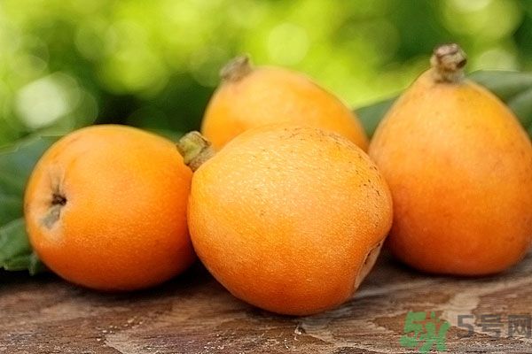 枇杷能跟百合一起煮嗎？ 枇杷能和銀耳一起煮嗎？