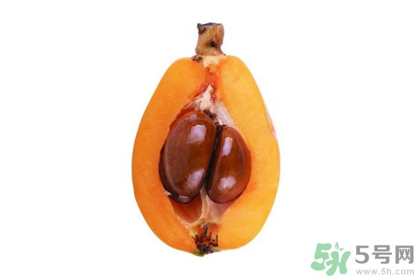 枇杷能跟百合一起煮嗎？ 枇杷能和銀耳一起煮嗎？