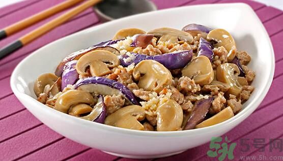 茄子可以炒蘑菇嗎？茄子炒蘑菇吃好嗎？