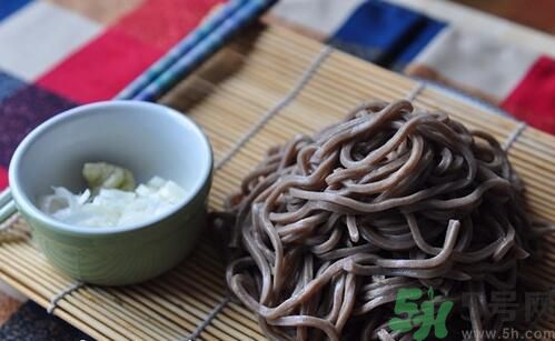 蕎麥怎么做成面條？蕎麥面條怎么做好吃？
