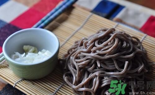 蕎麥?zhǔn)前l(fā)物嗎？蕎麥?zhǔn)遣皇前l(fā)物？