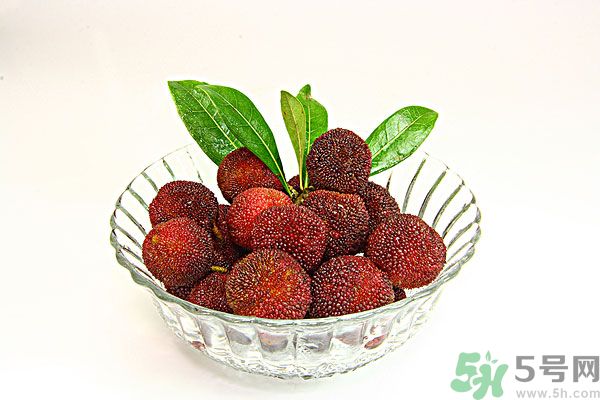 吃楊梅時可以喝茶嗎？吃楊梅時喝茶有什么壞處？