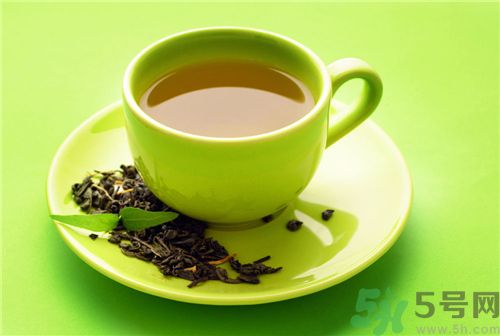 吃楊梅能喝茶嗎？吃楊梅的時(shí)候可以喝茶嗎？