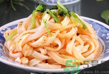 吃涼皮可以喝酸奶嗎？吃涼皮喝酸奶好不好？
