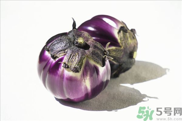 茄子里面有黑點(diǎn)能吃嗎？茄子里面黑了能吃嗎？