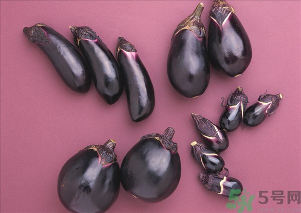 茄子里面發(fā)棕色能吃嗎？茄子里面有褐色能吃嗎？