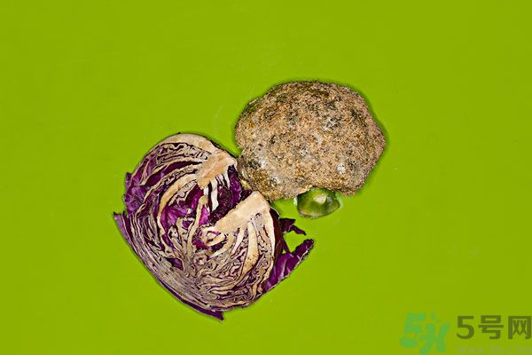 包菜外面爛了還能吃嗎？包菜里面有花可以吃嗎？