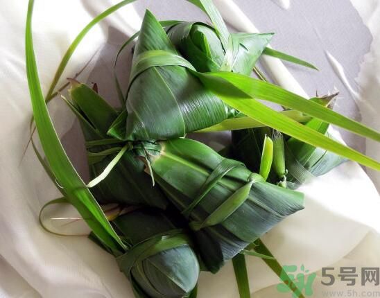 熟粽子泡在水里會(huì)壞嗎？熟粽子為什么要泡在水里？