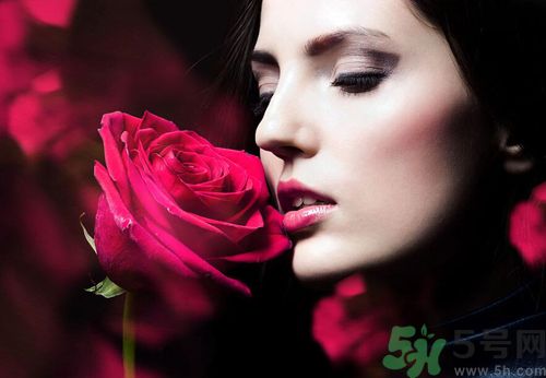 女性喝菖蒲酒有什么好處？女性喝菖蒲酒可以調(diào)經(jīng)嗎？