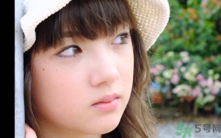 15歲變聲正常嗎？女生15歲才變聲正不正常？