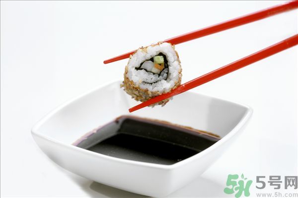 老抽和生抽的區(qū)別方法？怎么區(qū)分生抽和老抽？