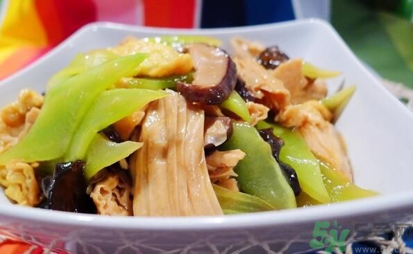 萵筍可以和香菇一起炒嗎？萵筍和香菇一起吃好嗎？